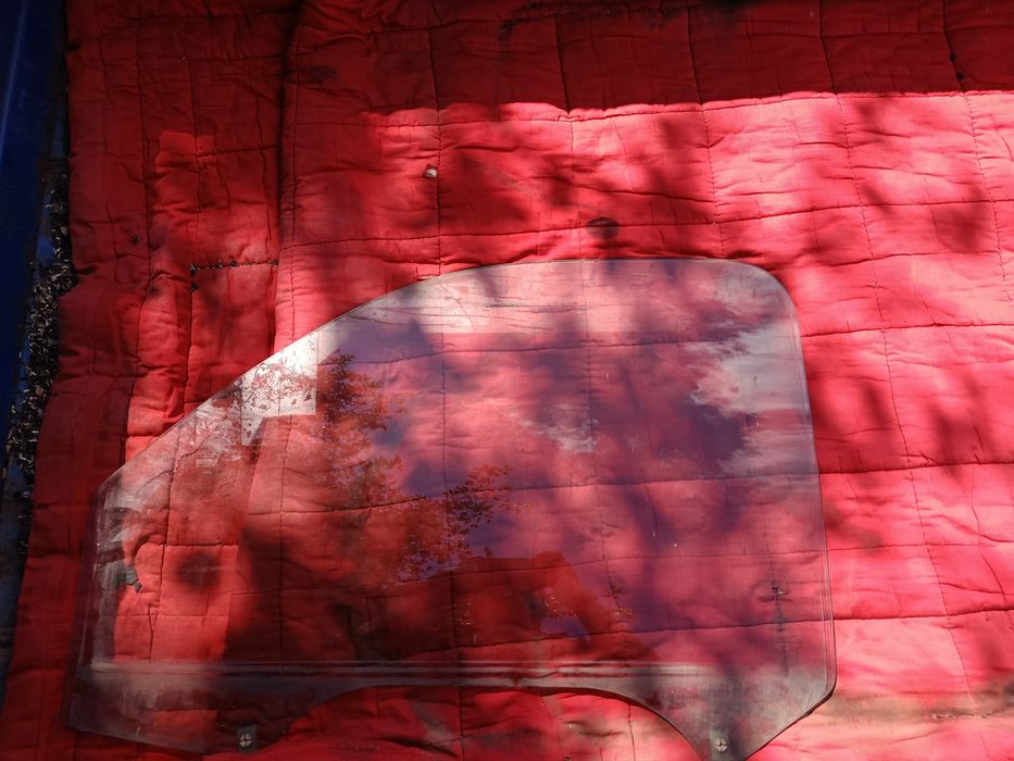 Форд ренджер до 2005 р передане праве стікло двері