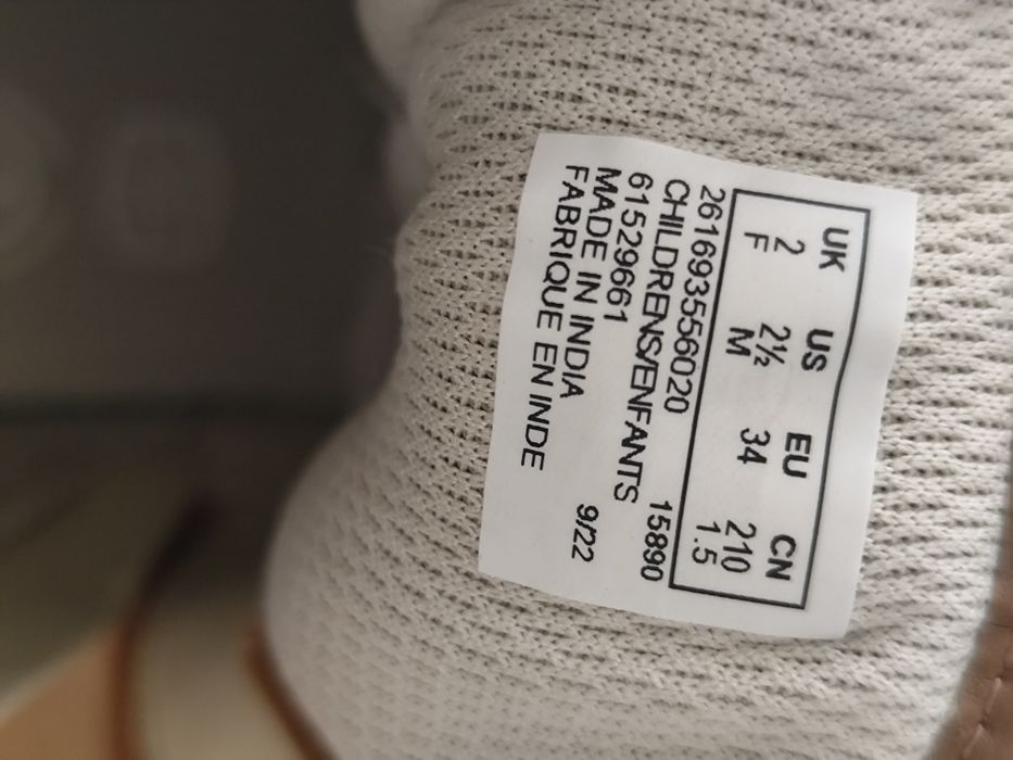 Дитячі нові шкіряні чоботи від бренду Clarks 34 розміру