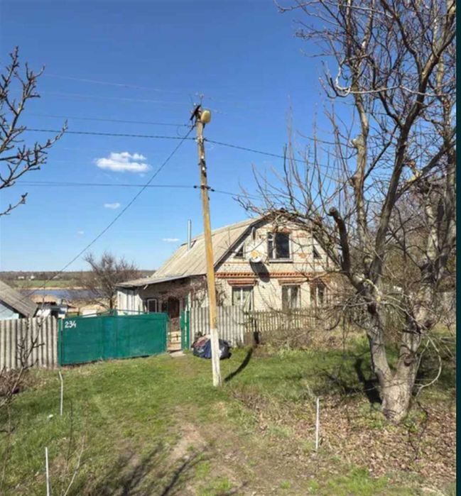 Продам дом в Новом Мерчике , на берегу водохранилища .Участок 25 сотTB