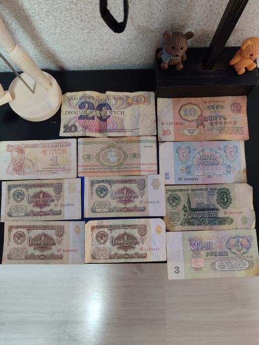 Польські злоті, радянські рублі та монети