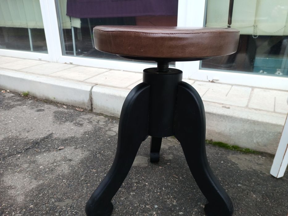 Цікаві стільці: барний-будуарний
