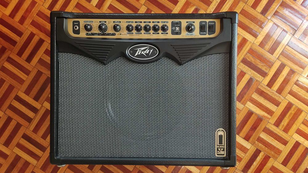 Amplificador Peavey Vypyr e Guitarra Ibanez ART 120 - novos