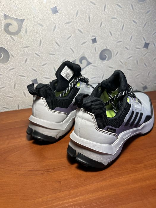 Кросівки Adidas Terrex.