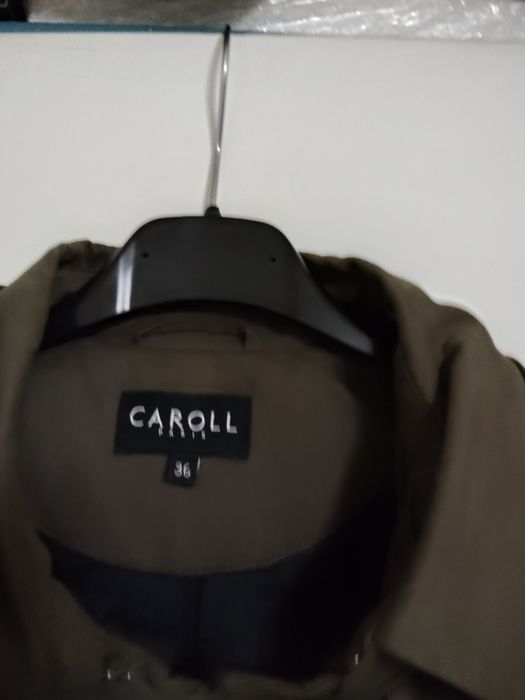 Parca Castanha Impermeável com Capuz Marca Caroll