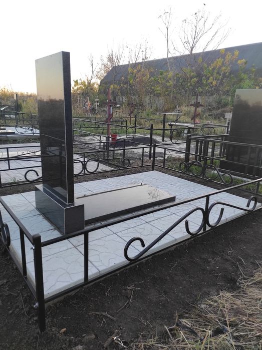 Гранитные памятники, вазы, лампады, плитка. Заливка бетонных оснований