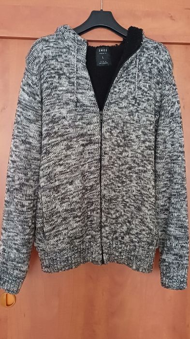 Ciepła bluza rozpinana. Pasuje na rozmiar L