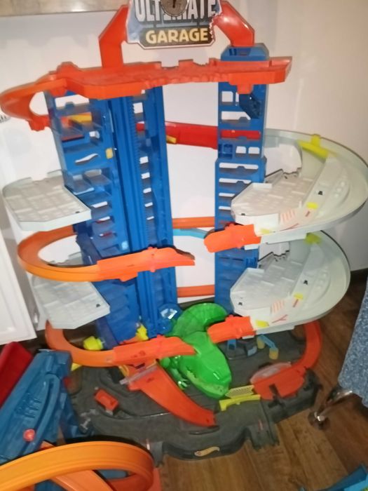 Hot wheels city mega garaż T-rexa wielopoziomowy parking