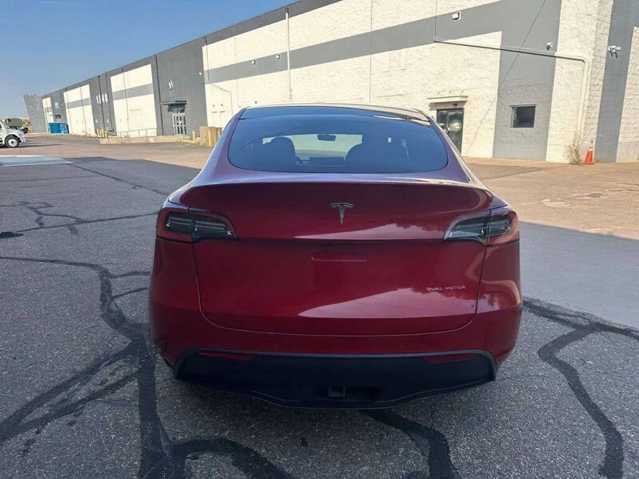 Tesla Model Y Long Range      2021