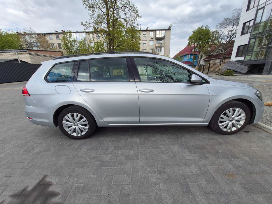 Автомобіль Volkswagen Golf