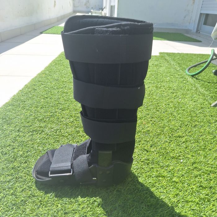 Bota Ortopédica Medi Protect Walker Boot Tamanho S – Como Nova