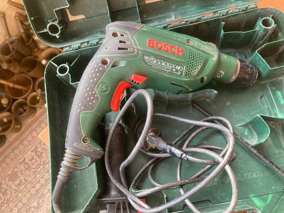 Дрель ударная BOSCH. с кейсом