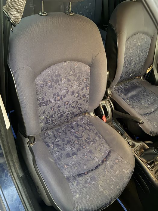 Peugeot 206 1.1 Gasolina – Económico – Revisão em dia