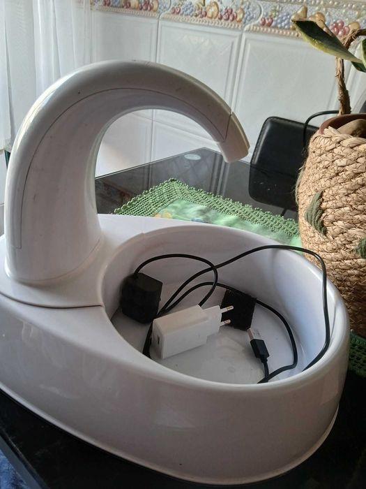 Bebedouro Fonte Curved Stream para gato e cão - Trixie - 2.5 lts