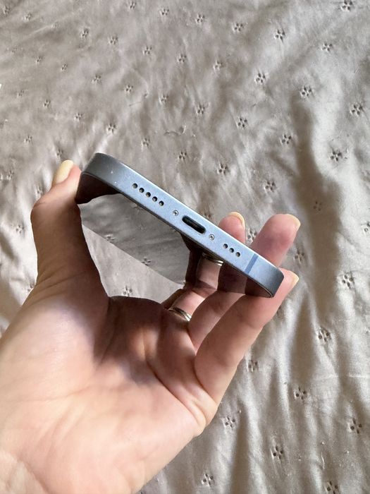 Iphone 14 блакитний