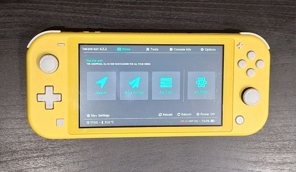 Nintendo Switch Lite Amarela com Pico fly