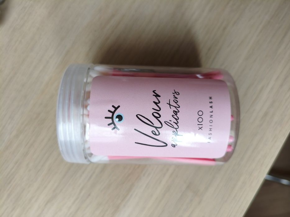 Aplikatory welurowe do ust lub rzęs