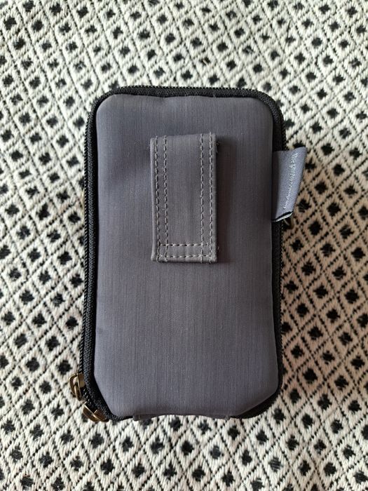 Solidne etui do aparatu