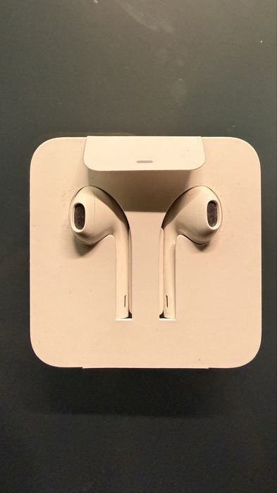 Apple EarPods originais com conector lightning incluído