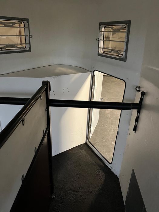 Przyczepa Brenderup do przewozu koni DMC 2400