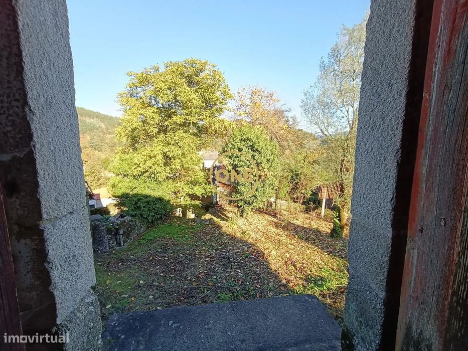 Ruina para reconstrução em Passô, Vila Verde