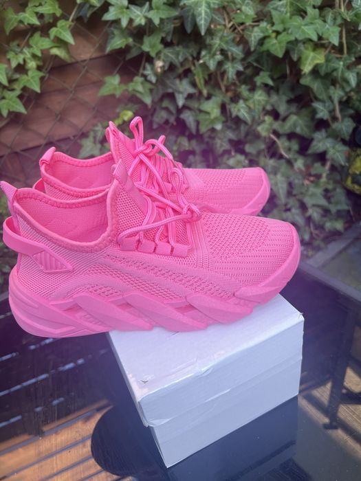 Buty sportowe damskie