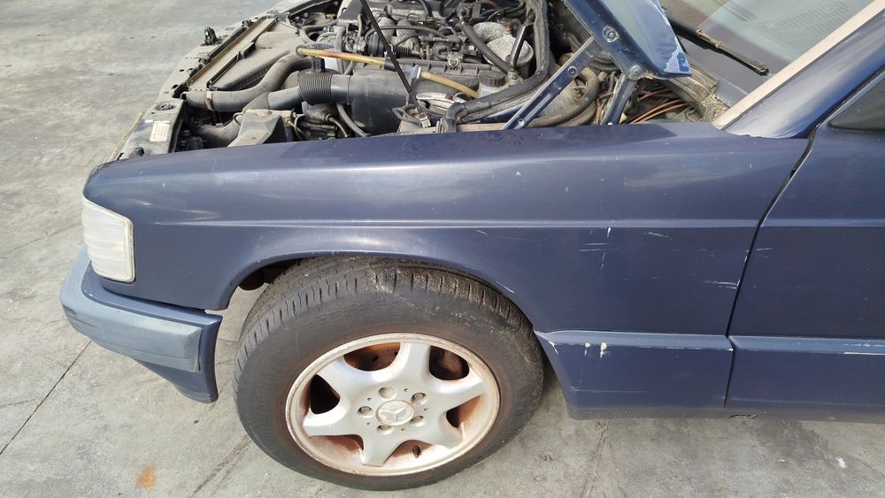 Guarda-lamas esquerdo MERCEDES-BENZ 190 (W201)