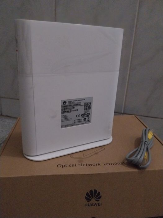 Router branco Huawei Optixstar
