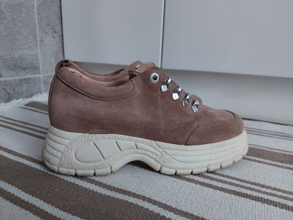 Super buty na platformie Roots 38