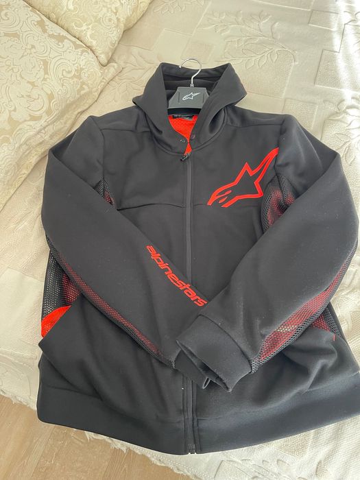 Casaco mota Alpinsetars com capucho estilo Moletom.
