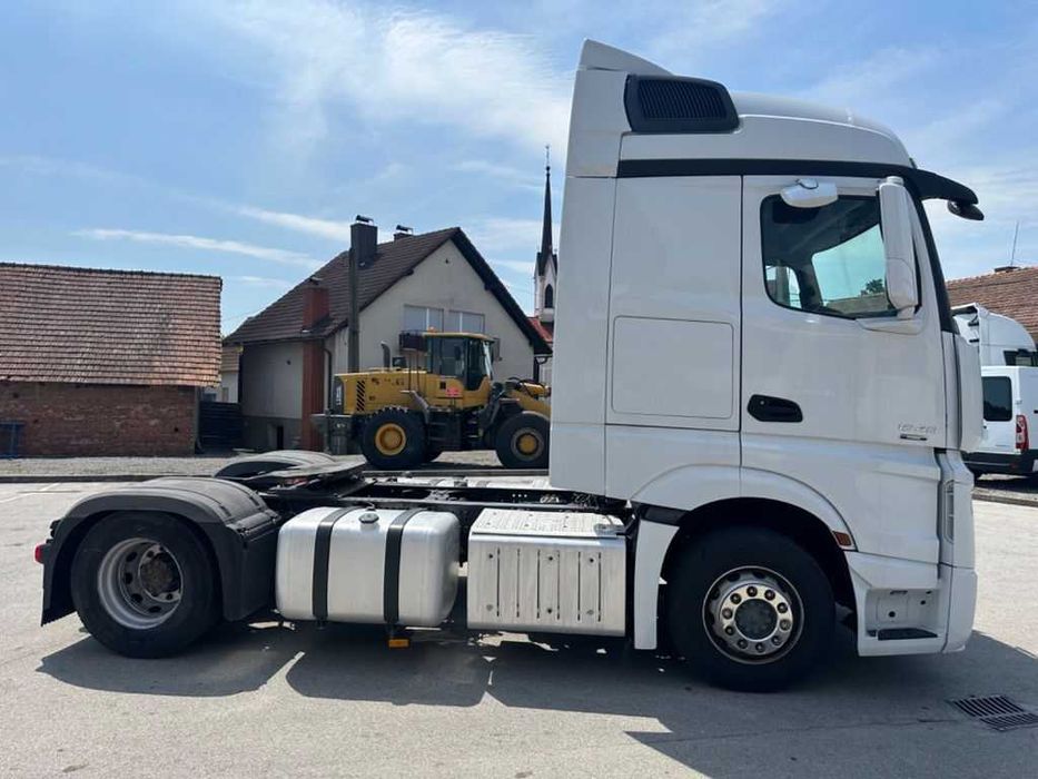 Mercedes-Benz Actros бампер разборка мерседес актрос шрот запчасти