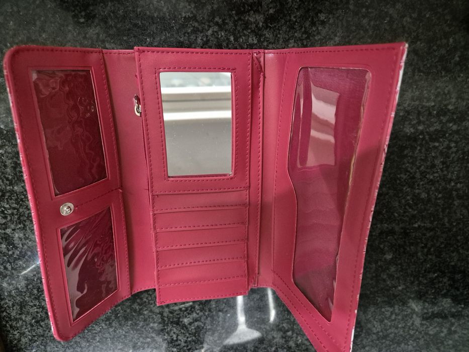 Vendo carteira nova.