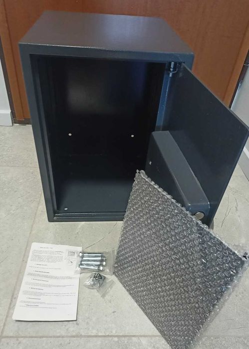 Sejf 52cm na kod zamek na pin półka regulowana lub bez półki nawierocne otwory montażowe z tyłu i pod spodem