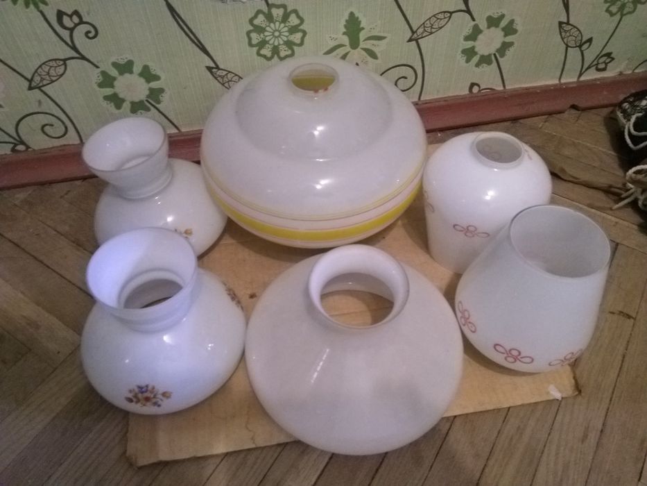 Плафоны стеклянные для люстр и настольных ламп.