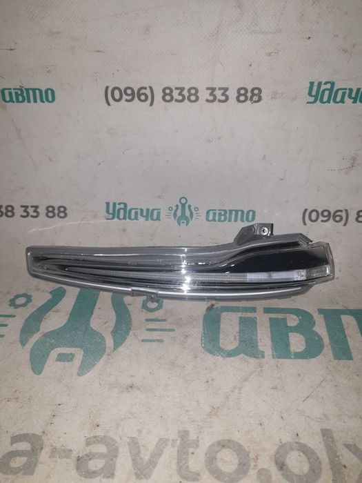 Повторювач повороту  дзеркала Mercedes GLE GLC A0999060143 A0999060243