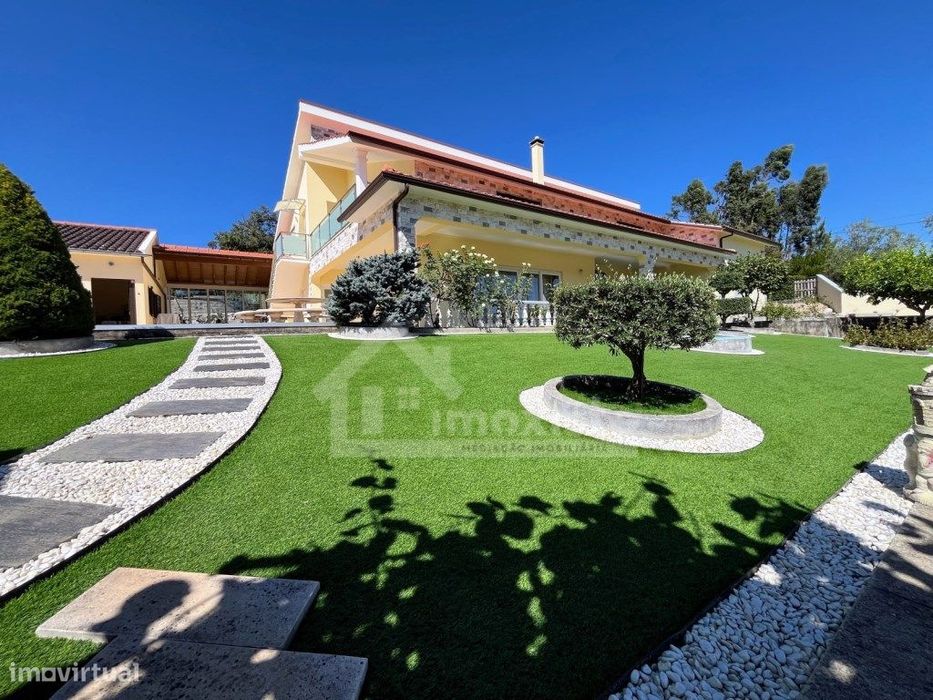 Moradia T5 pronta a habitar com terreno e anexos em Soure