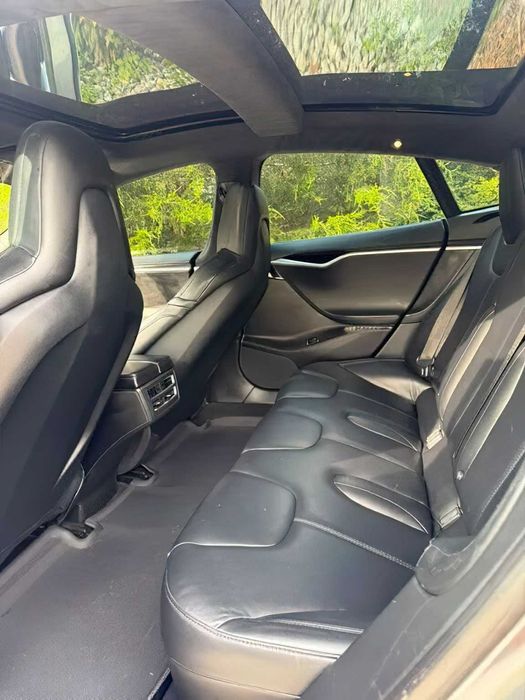 Tesla Model S P85D      2015