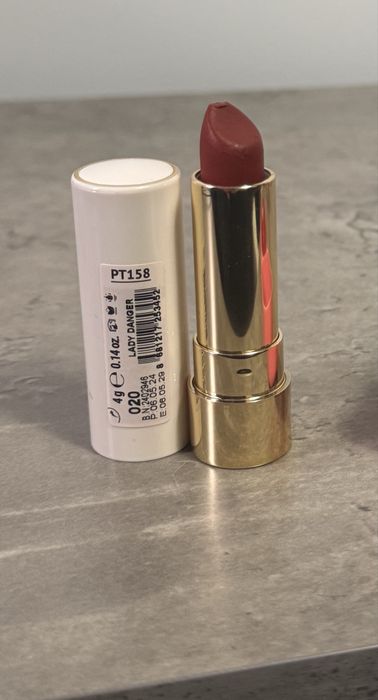 Духи , спреї , помада