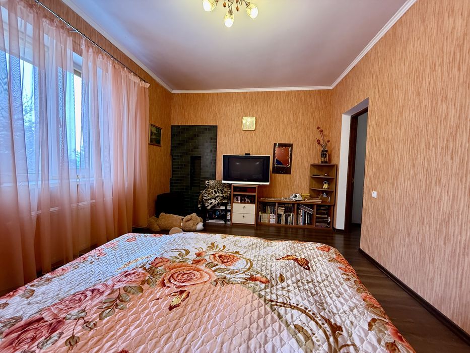 Продам будинок з ремонтом в с.Гостролучча!165кв.м,47 соток,газ, 4 кімн