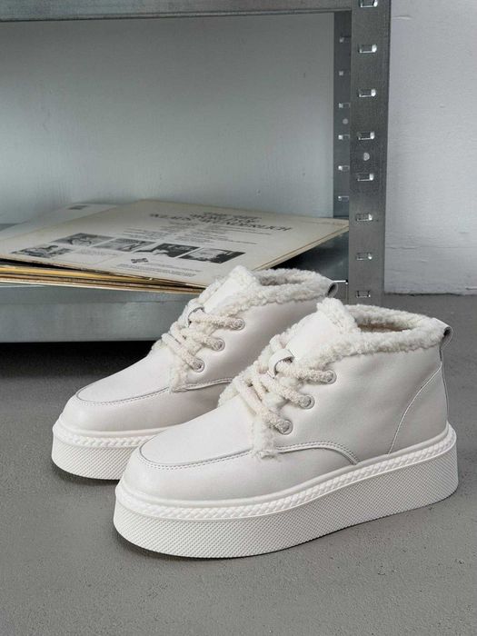 Жіночі шкіряні  зимні черевики на платформі