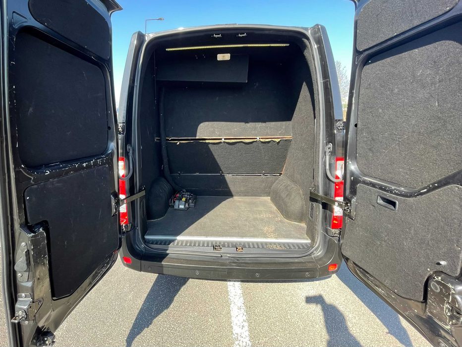 Bus 9 osobowy Renault Master VIP wypożyczalnia wynajem busy -10%