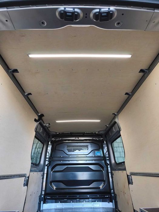 Zabezpieczenie zabudowa przestrzeni ładunkowej w Renault Master L3H2