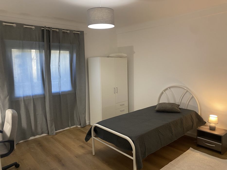 Quarto para estudante em apartamento remodelado - São Domingos