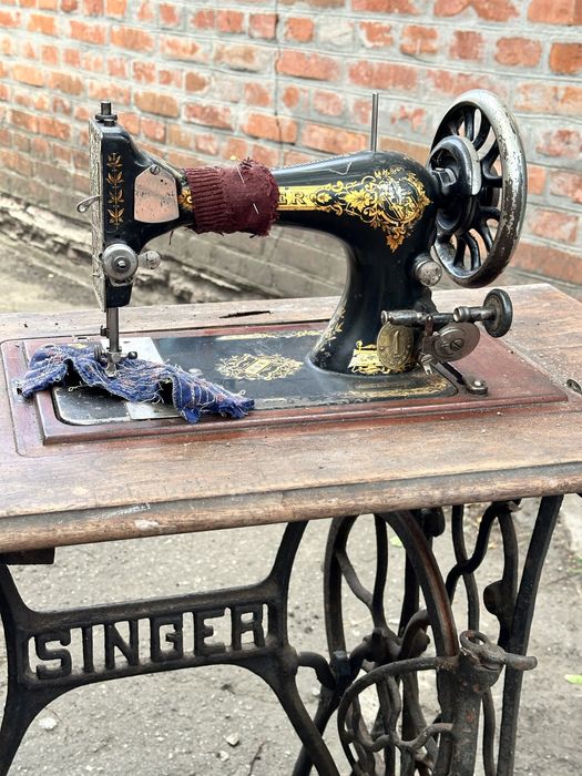 Продам швейную машинку Singer