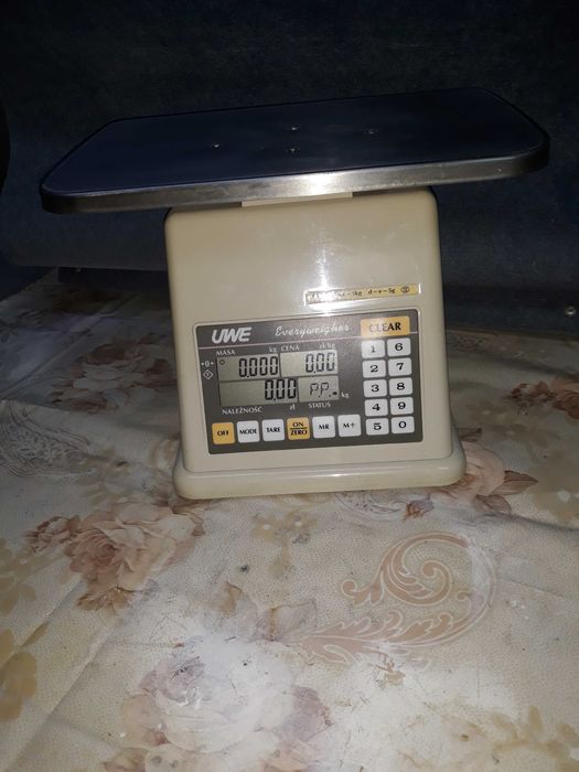 Waga  elektroniczna z dodawanie  cen, na  Targowisko z Legalizacją