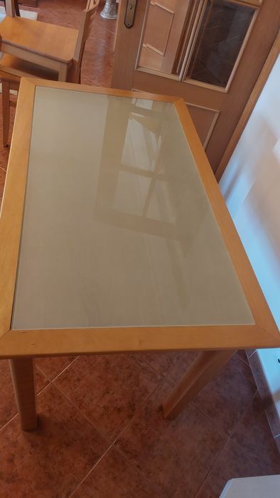 Mesa de madeira maciça+2 cadeiras