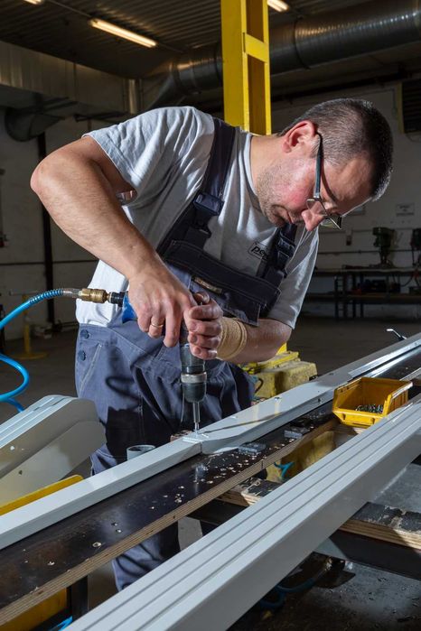 Spawanie stali i aluminium – cięcie i gięcie profili oraz rur