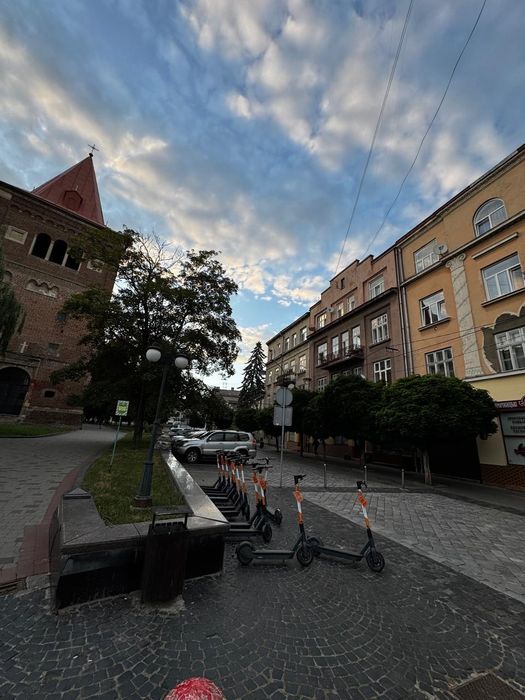 Продам 3-х кімнатну квартиру у центрі Дрогобича.