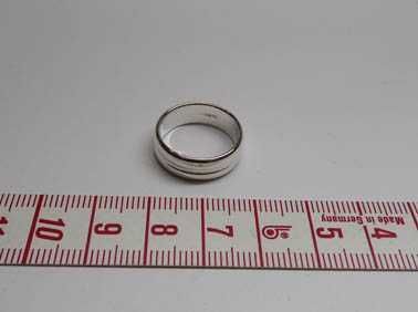 Srebrna obrączka 5,9 mm. wklęsła ozdoba R.11