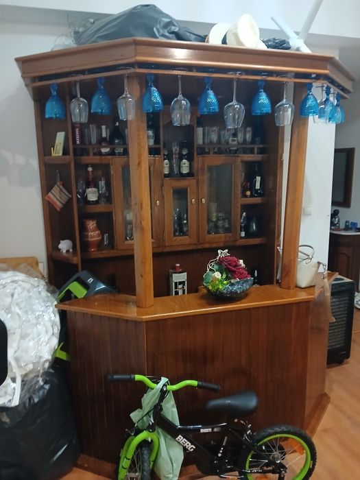 Bar de sala usado como novo