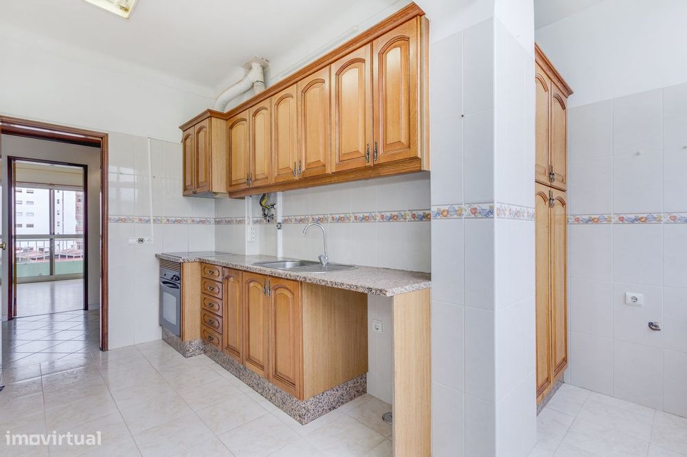 Apartamento T2 | C/ Arrecadação | Centro De Alverca — Alverca Do Ribatejo E Sobralinho, Lisboa